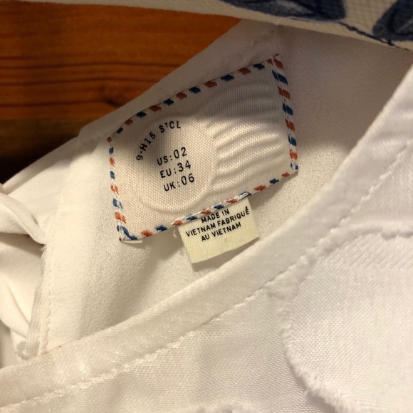 White polka dot blouse with 3/4 length sleeves. - Picture 3 of 3